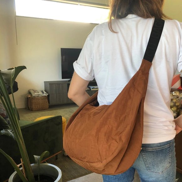 NWT Baggu Large Nylon Crescent Bag - Brown - Picture 9 of 9